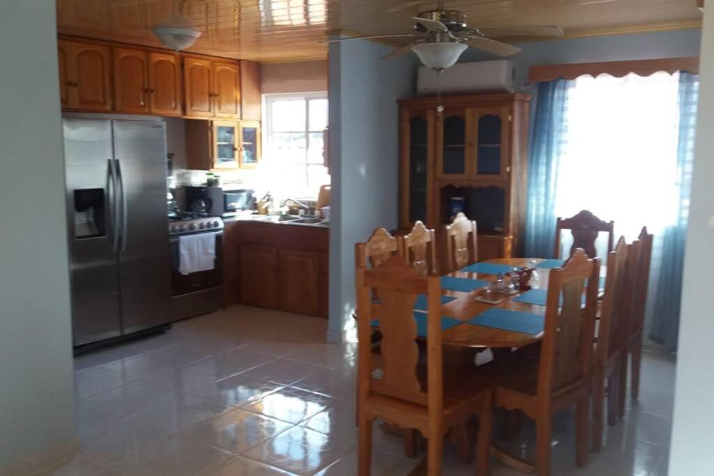 Urania House Villa Bocas del Toro Exterior photo